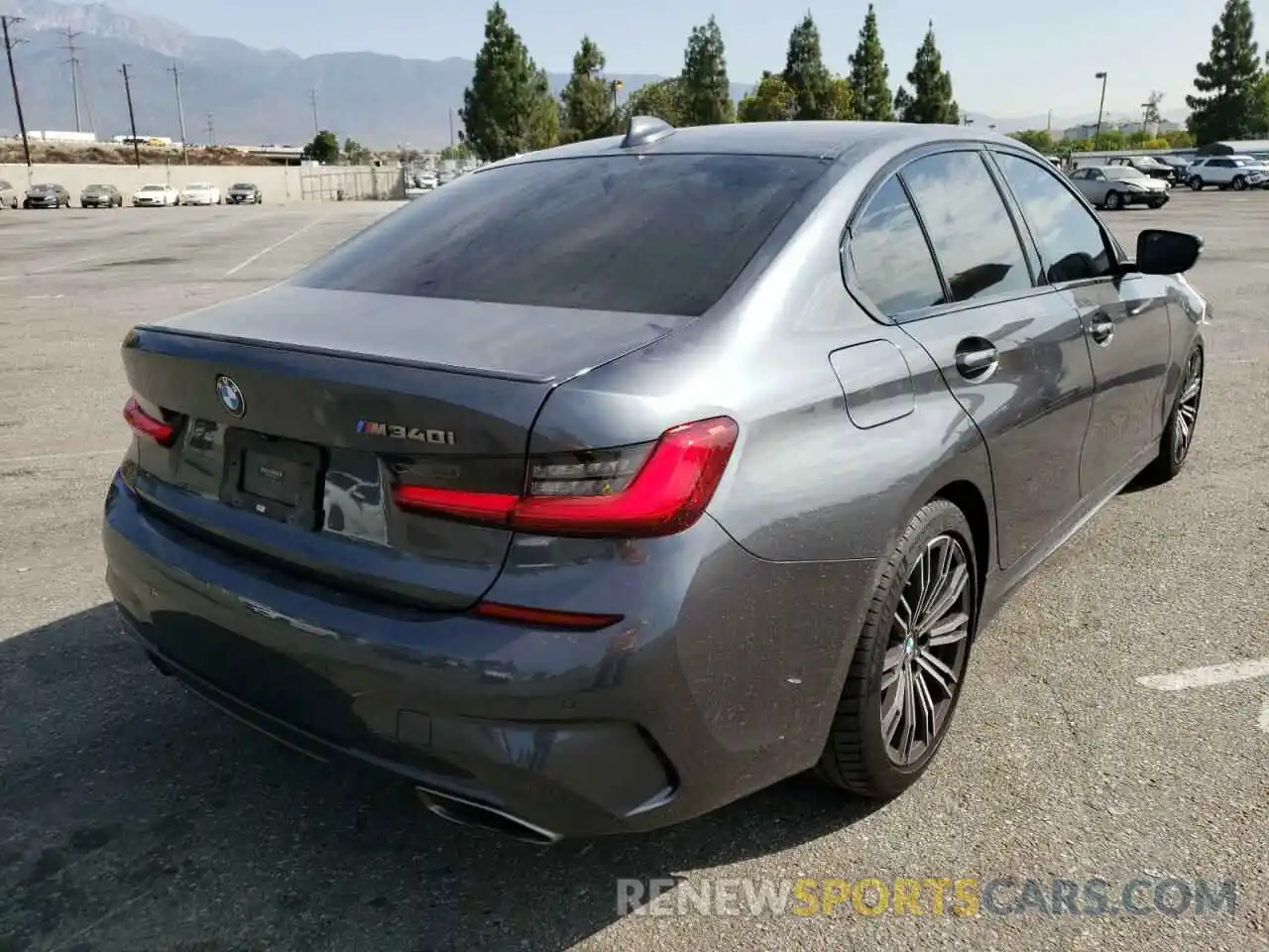 4 Photograph of a damaged car WBA5U7C02LFH22019 BMW M3 2020