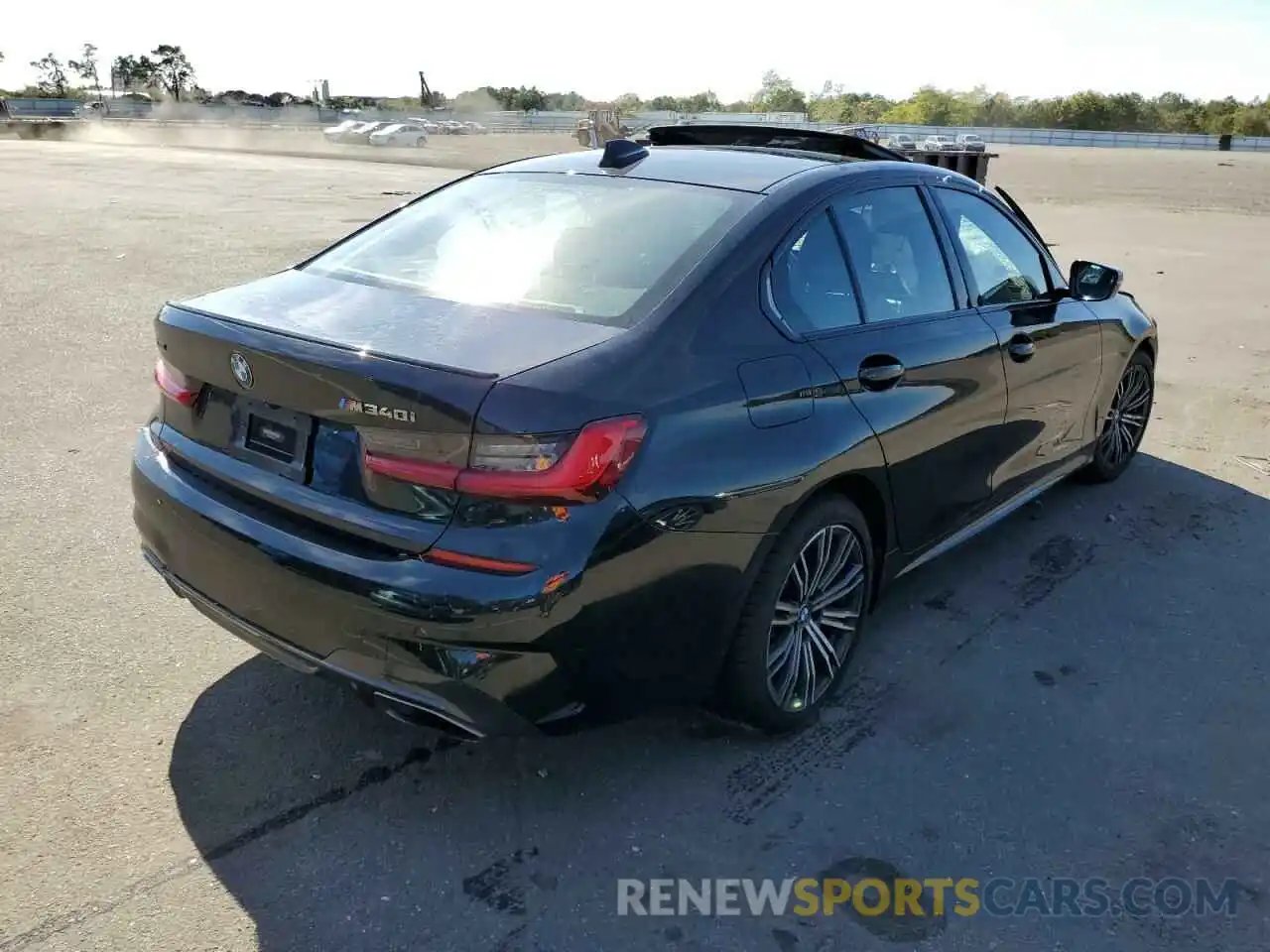 4 Photograph of a damaged car WBA5U9C00LFH10124 BMW M3 2020