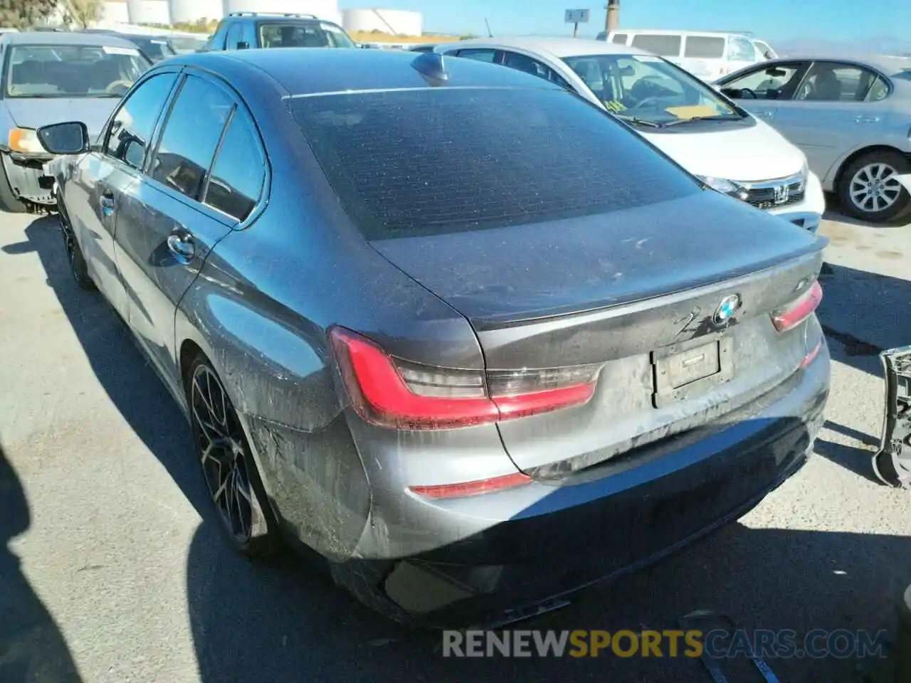 3 Photograph of a damaged car 3MW5U7J01M8B53125 BMW M3 2021