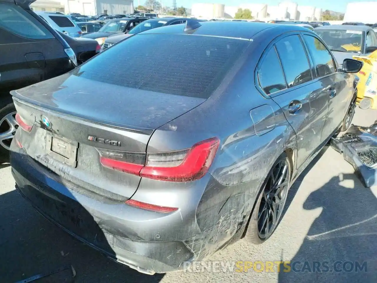 4 Photograph of a damaged car 3MW5U7J01M8B53125 BMW M3 2021