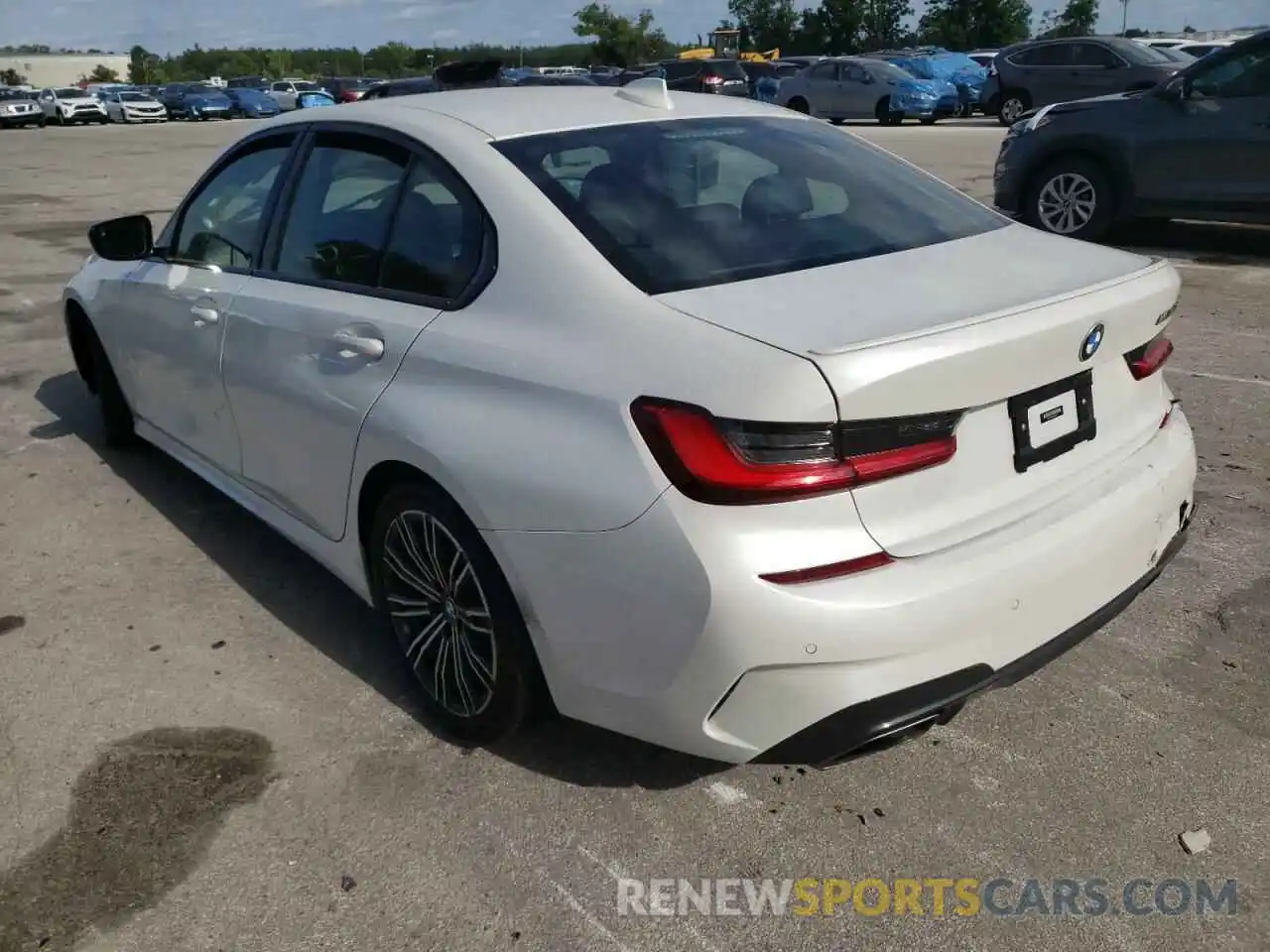 3 Photograph of a damaged car 3MW5U7J09M8B55737 BMW M3 2021