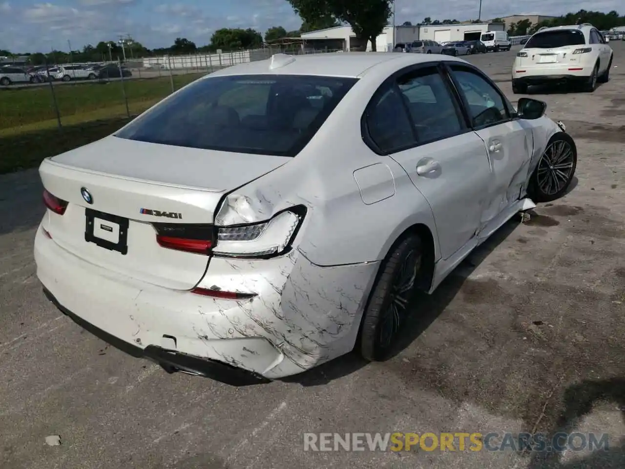 4 Photograph of a damaged car 3MW5U7J09M8B55737 BMW M3 2021