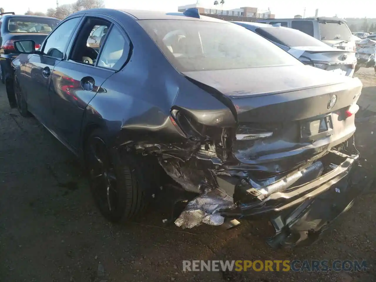 3 Photograph of a damaged car 3MW5U7J09M8C13815 BMW M3 2021