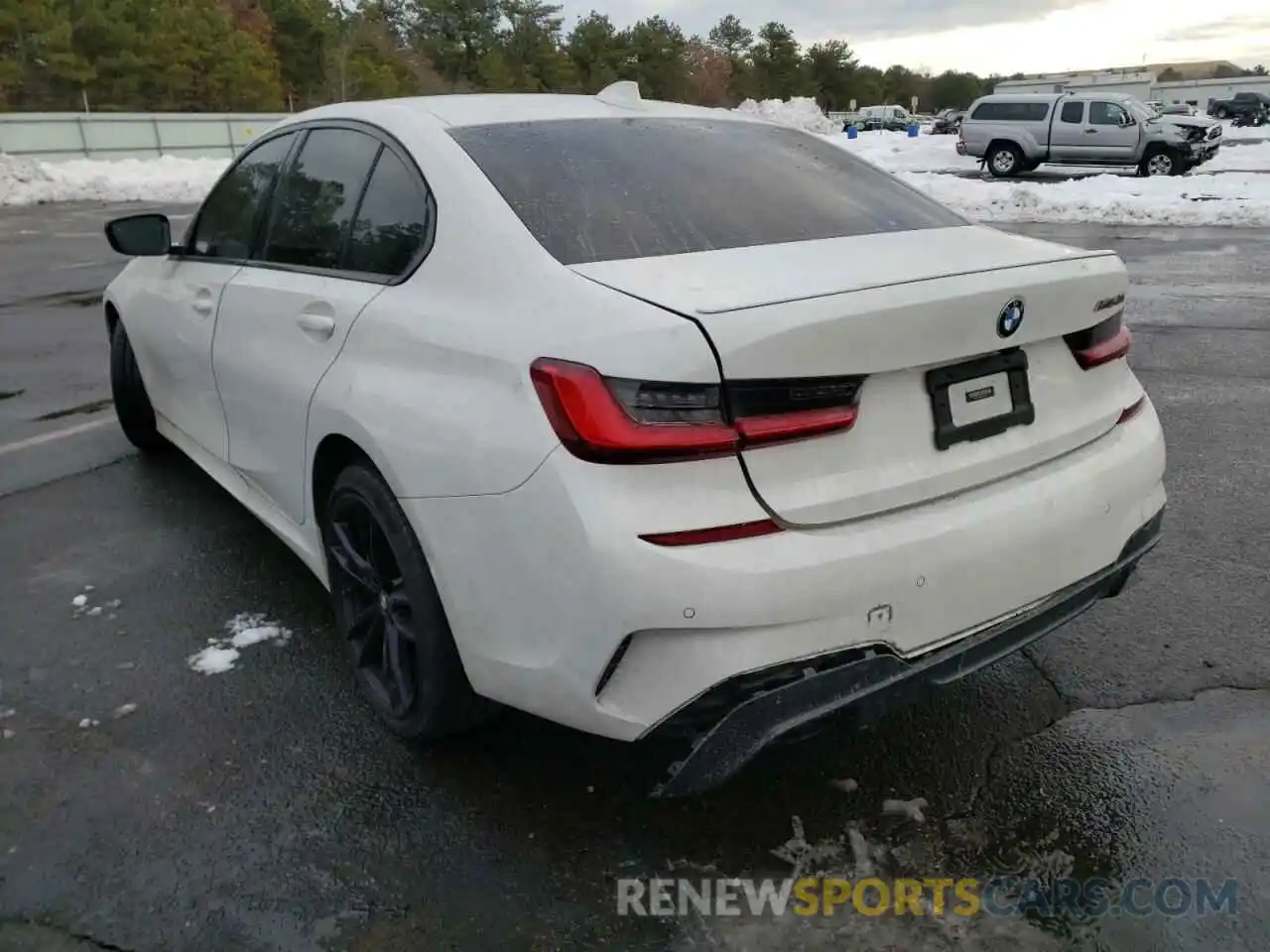 3 Photograph of a damaged car 3MW5U9J01M8B55873 BMW M3 2021