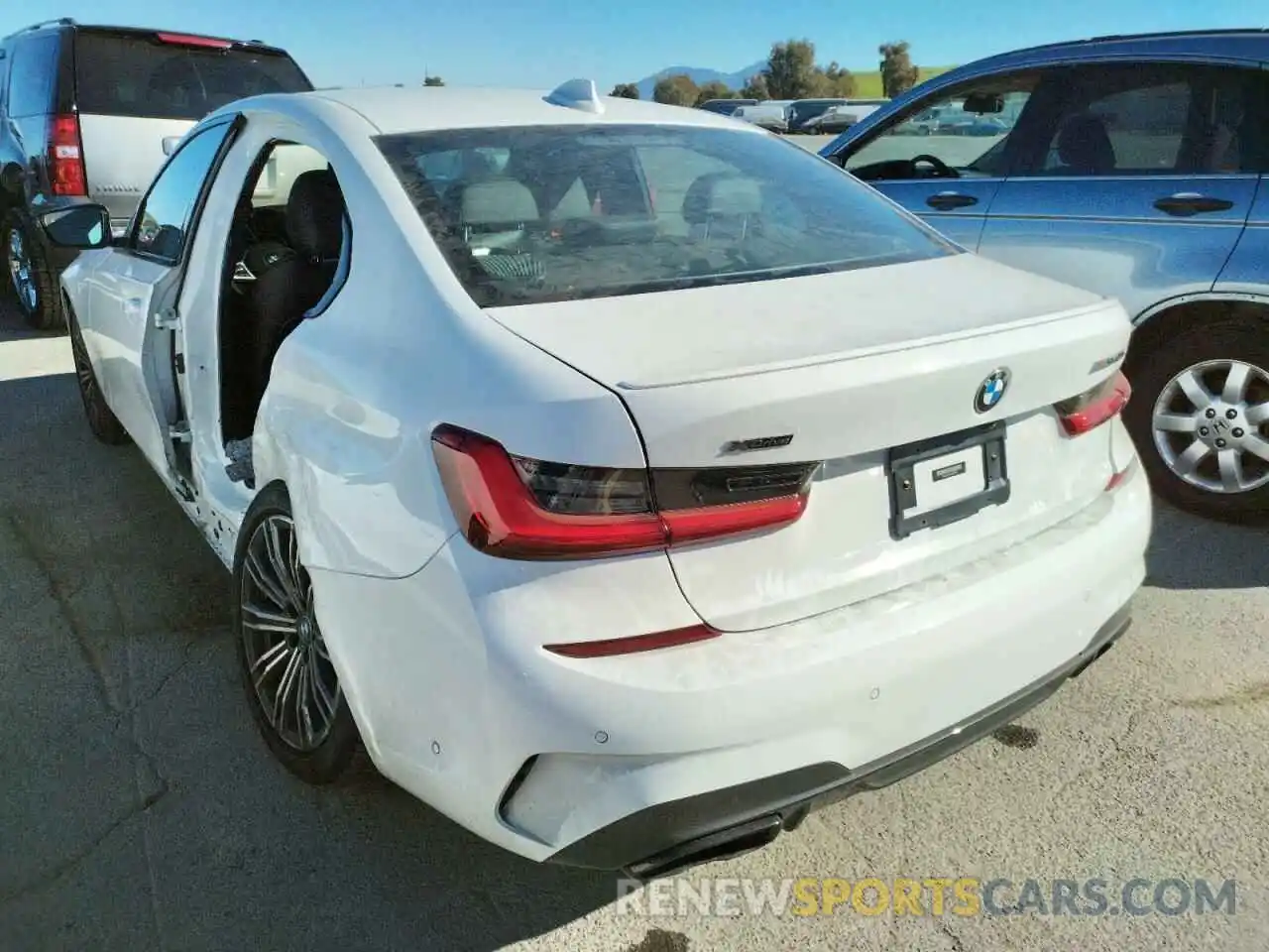 3 Photograph of a damaged car 3MW5U9J01M8B94009 BMW M3 2021