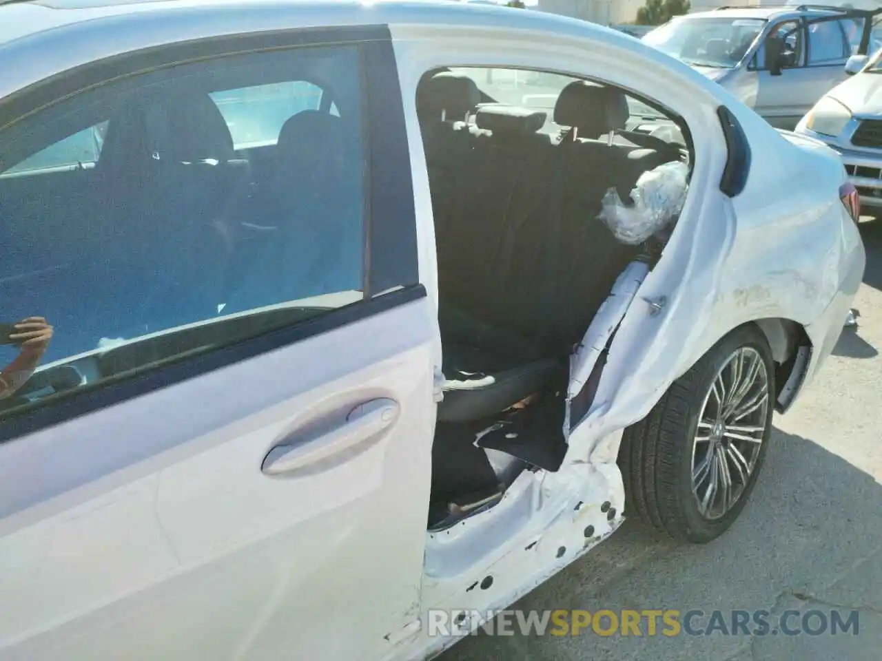 9 Photograph of a damaged car 3MW5U9J01M8B94009 BMW M3 2021