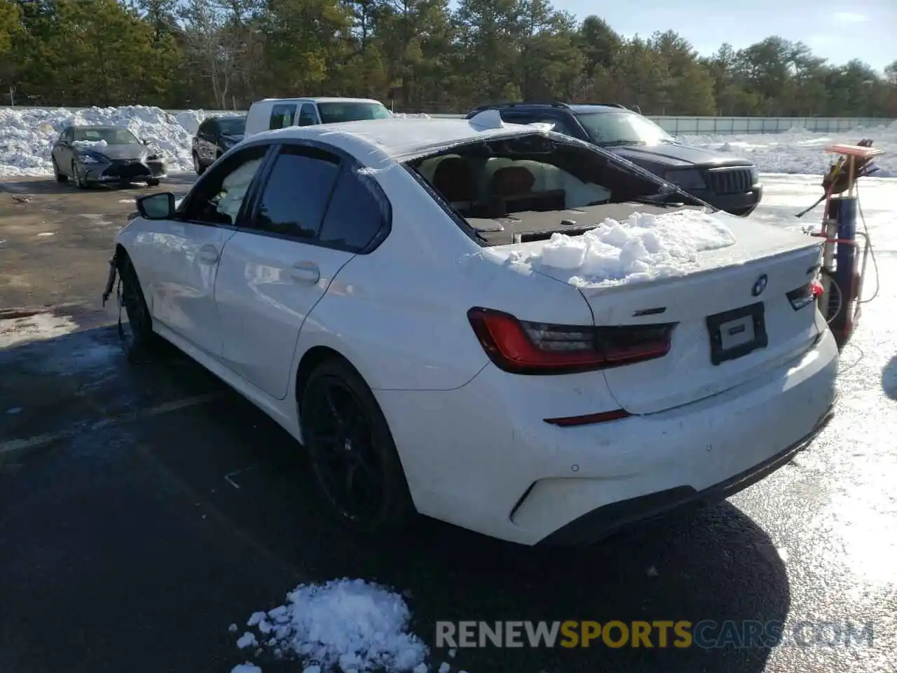 3 Photograph of a damaged car 3MW5U9J02M8C01226 BMW M3 2021