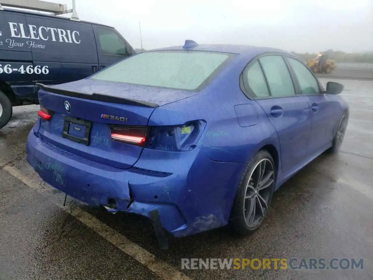 4 Photograph of a damaged car 3MW5U9J04M8B65216 BMW M3 2021