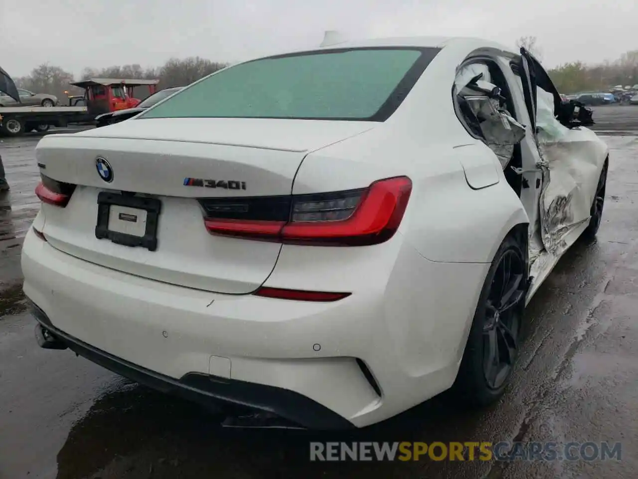 4 Photograph of a damaged car 3MW5U9J07M8B51715 BMW M3 2021