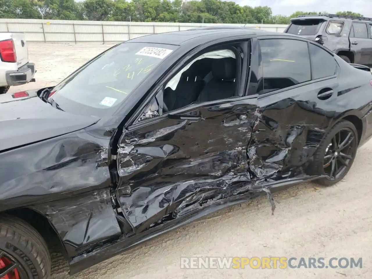 9 Photograph of a damaged car 3MW5U7J0XN8C22475 BMW M3 2022