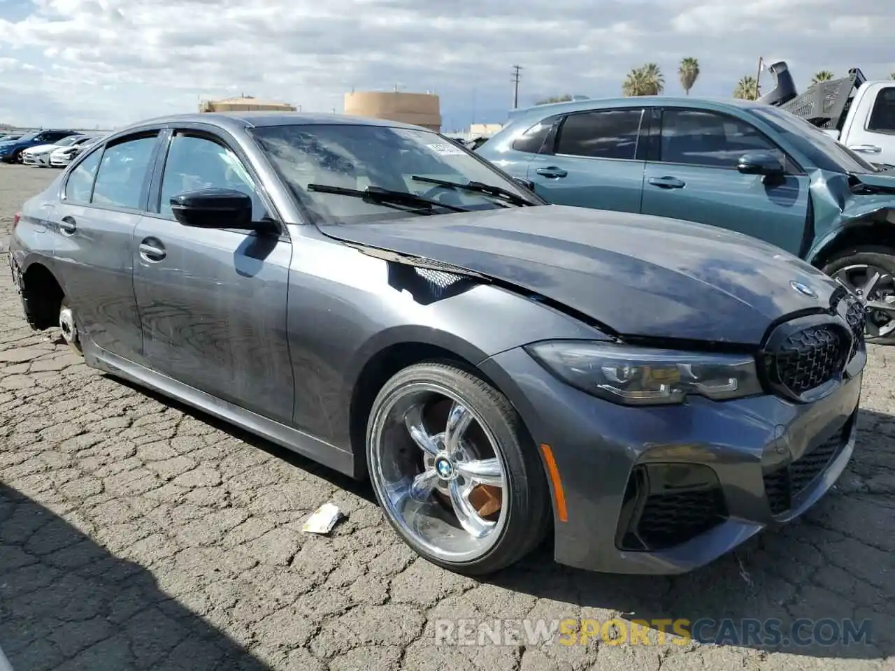 4 Photograph of a damaged car 3MW5U7J0XN8C26381 BMW M3 2022