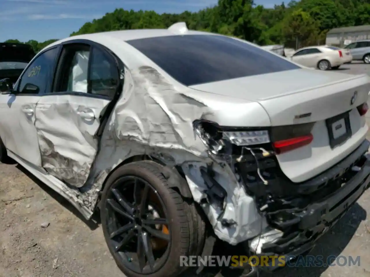 9 Photograph of a damaged car 3MW5U9J01N8C22764 BMW M3 2022