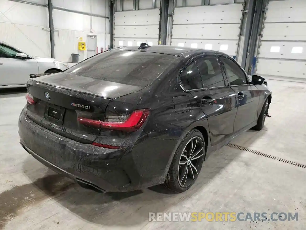 4 Photograph of a damaged car 3MW5U9J09N8C33379 BMW M3 2022