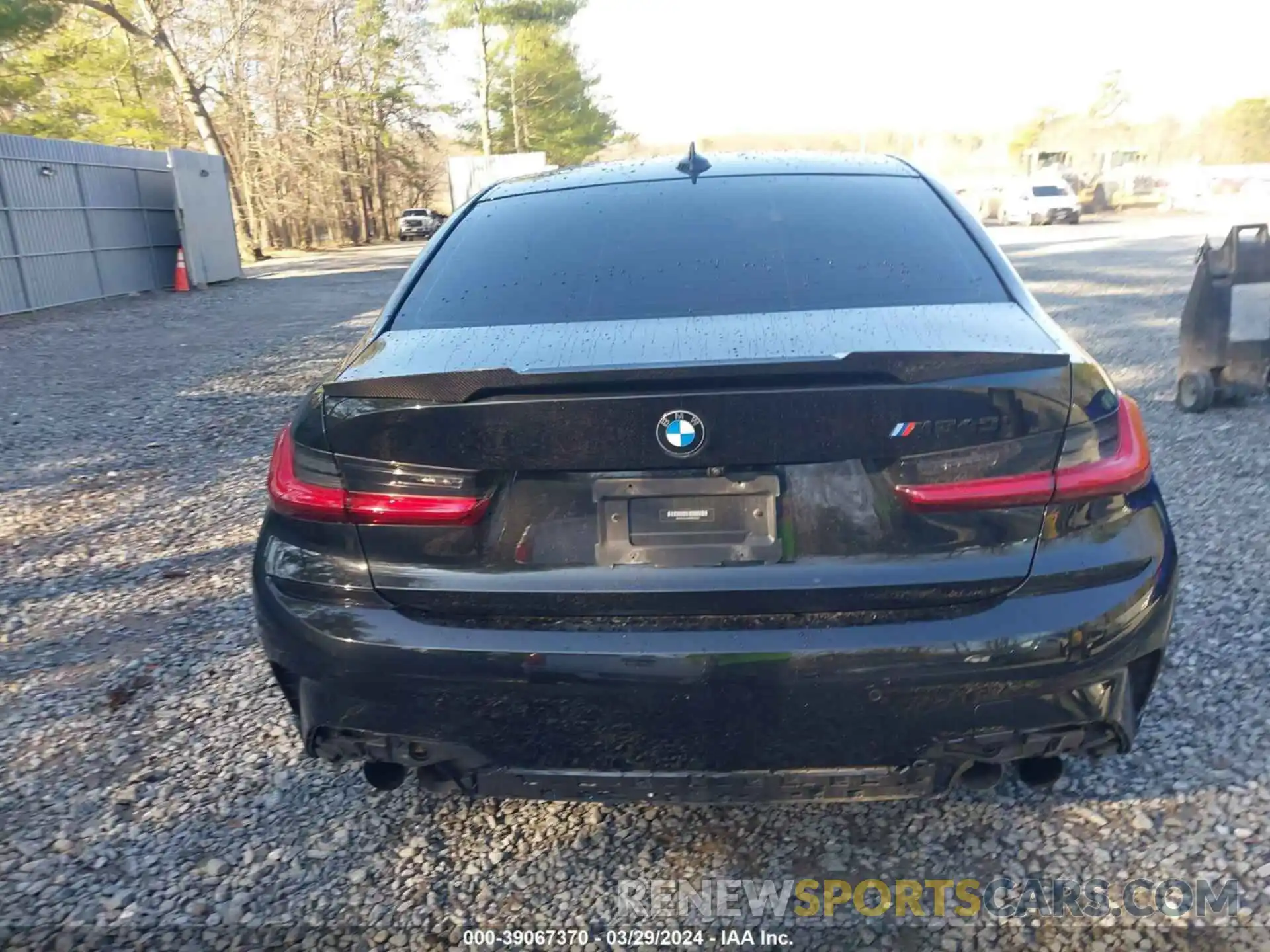 16 Photograph of a damaged car 3MW5U9J04M8B56001 BMW M340XI 2021