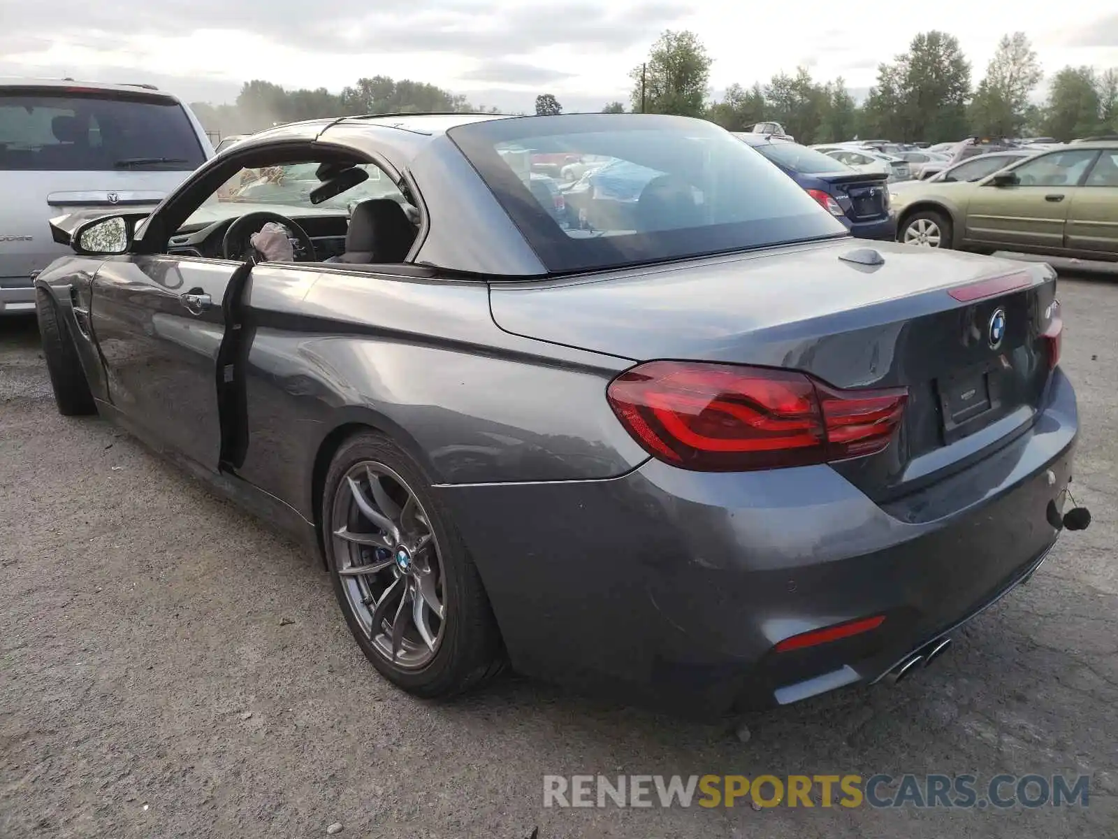 3 Photograph of a damaged car WBS4Z9C07L5P91814 BMW M4 2020