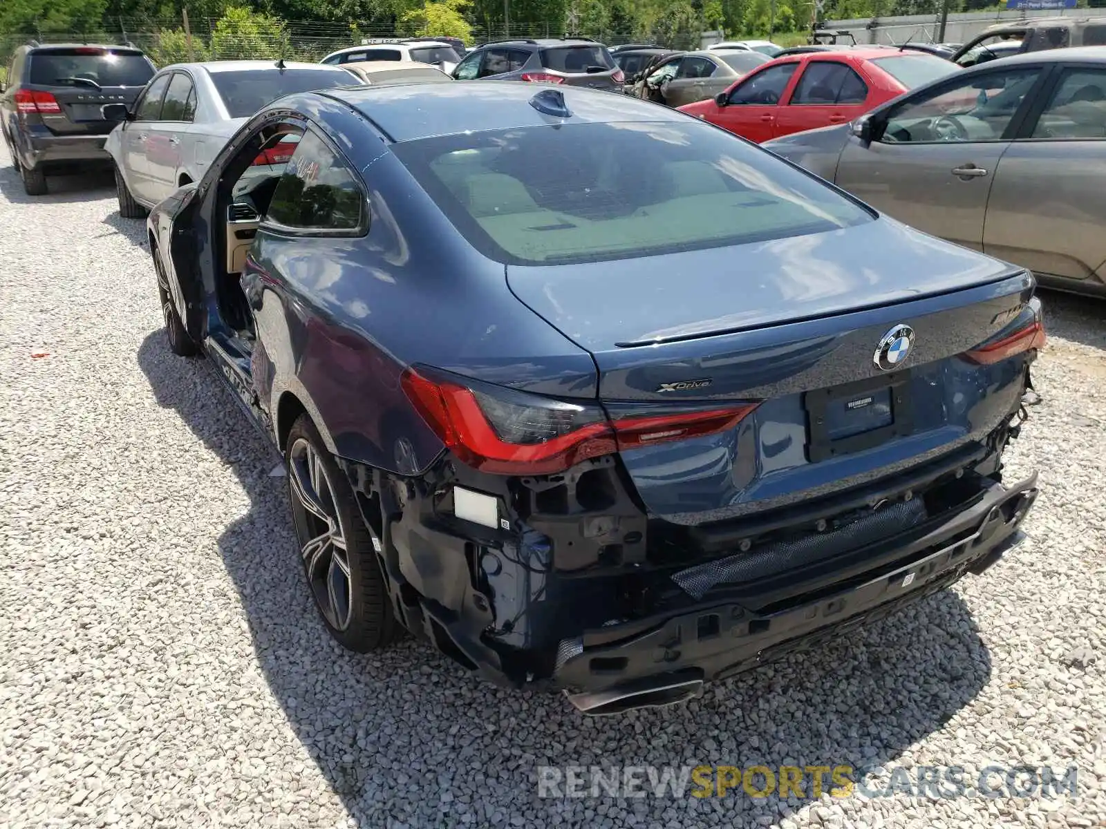 3 Photograph of a damaged car WBA13AR07MCF60283 BMW M4 2021