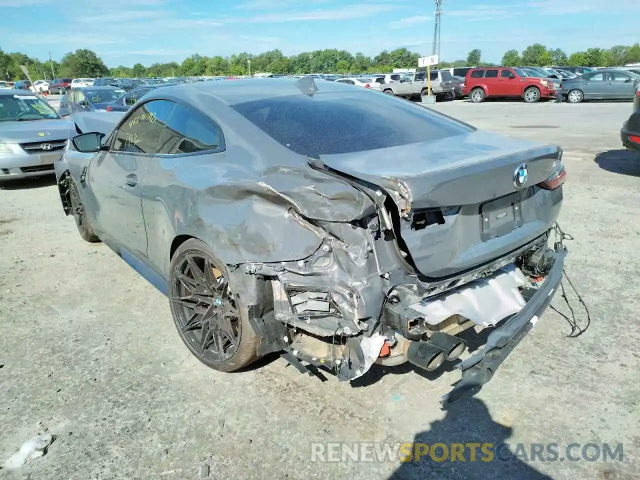 3 Photograph of a damaged car WBS53AZ09MCH13923 BMW M4 2021