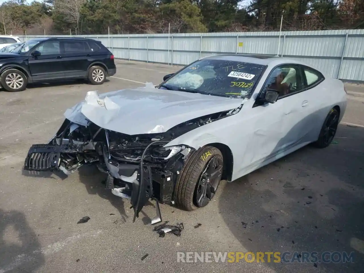 2 Photograph of a damaged car WBA13AR07NCJ07229 BMW M4 2022