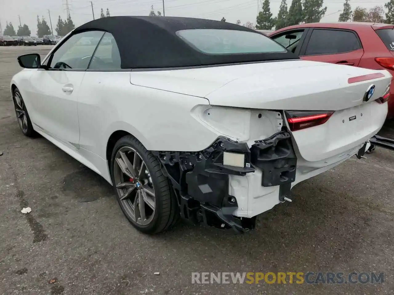 3 Photograph of a damaged car WBA53AT06NCL04726 BMW M4 2022