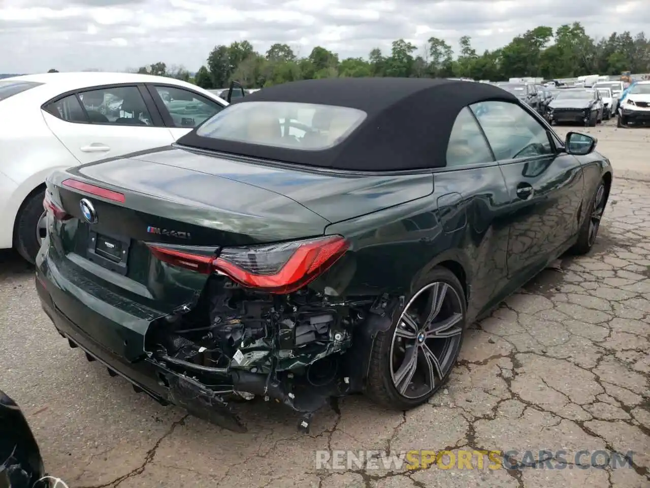 4 Photograph of a damaged car WBA63AT09NCJ59931 BMW M4 2022