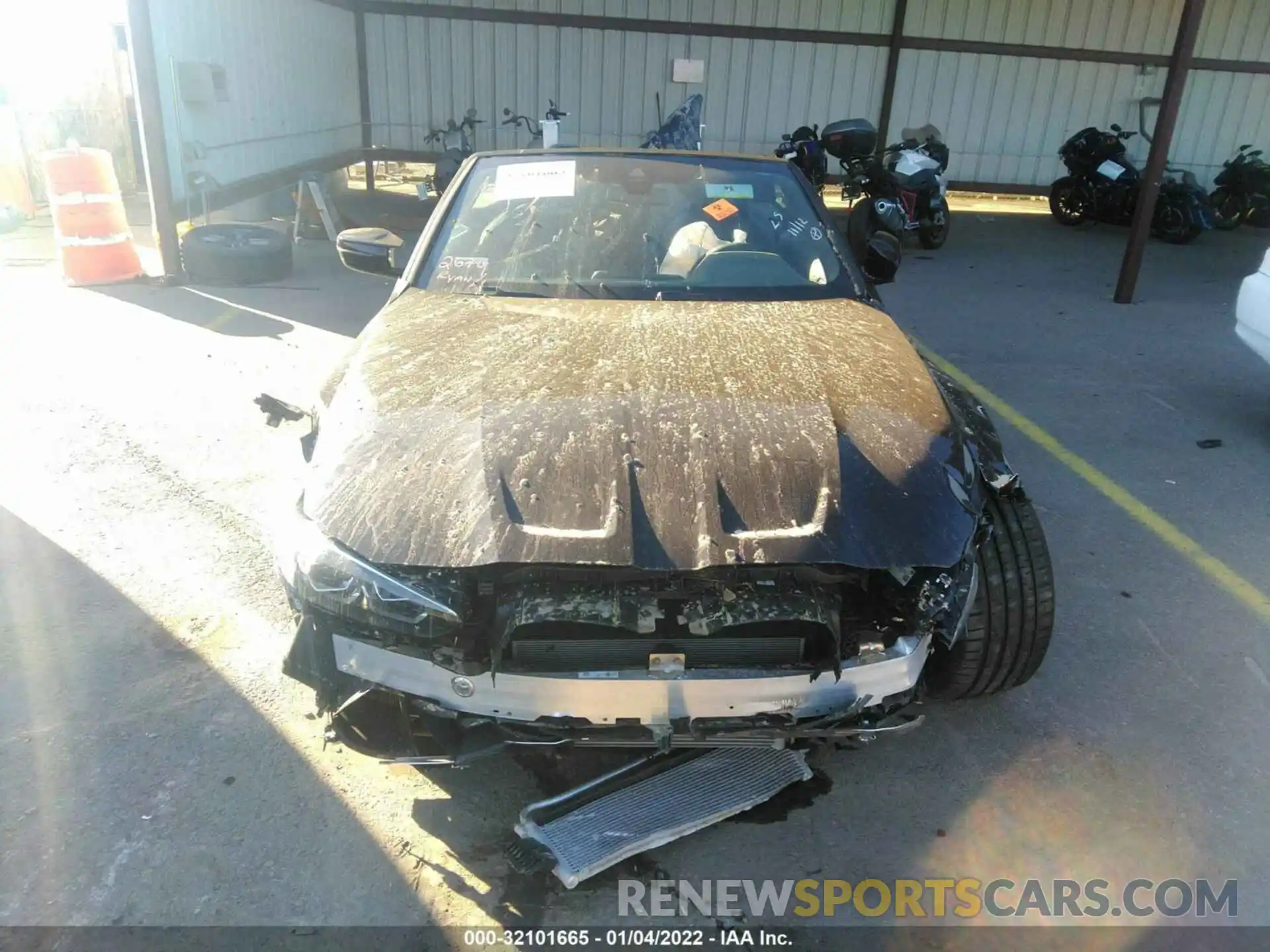 6 Photograph of a damaged car WBS33BA02NCH47325 BMW M4 2022