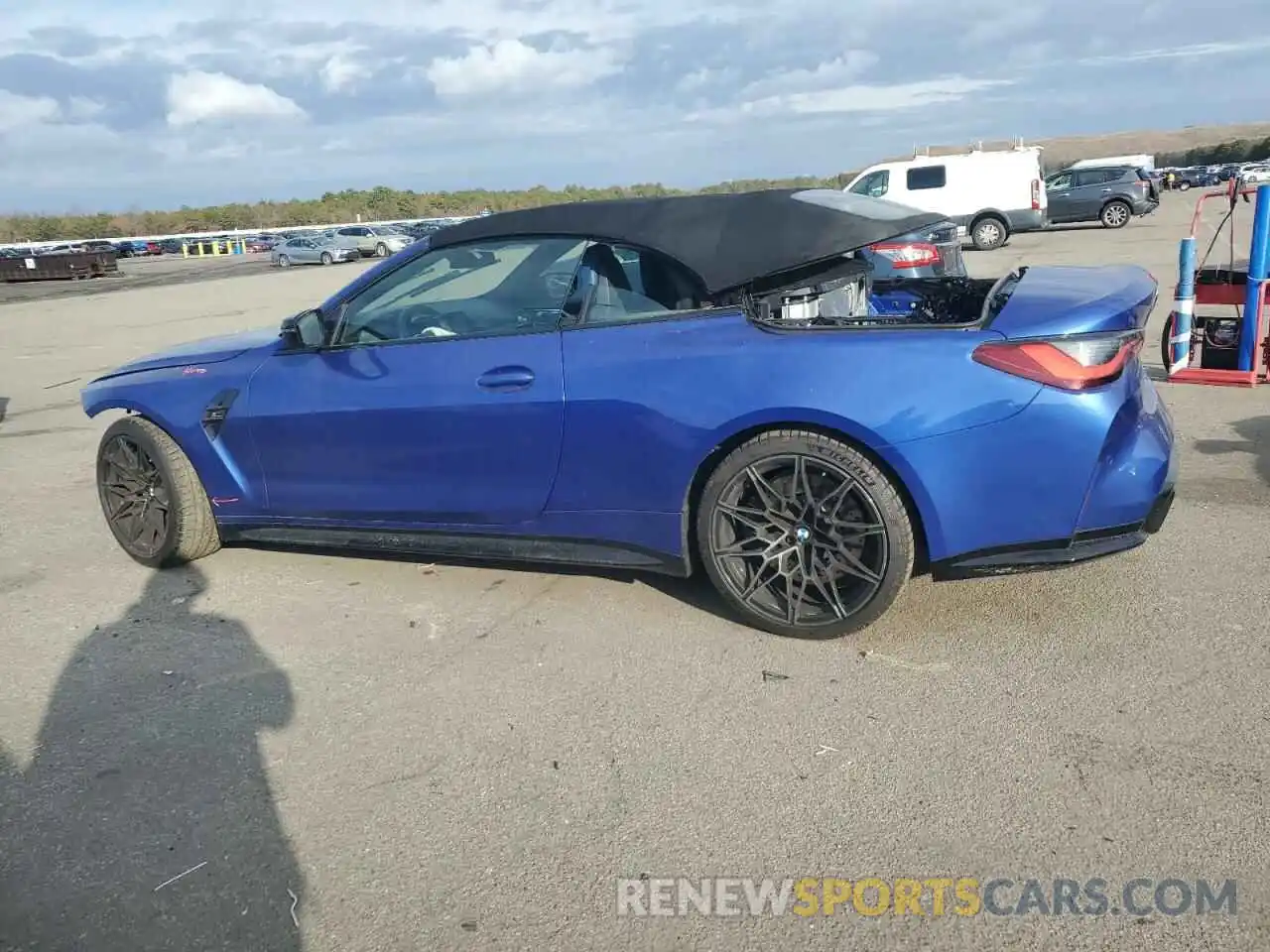 2 Photograph of a damaged car WBS33BA09NCJ27908 BMW M4 2022