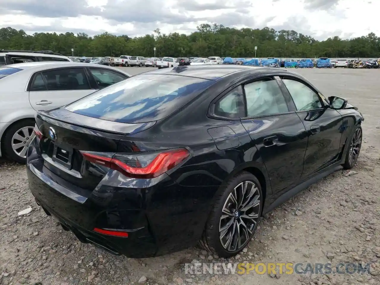 4 Photograph of a damaged car WBA13AW0XNFM18026 BMW M440XI GRA 2022