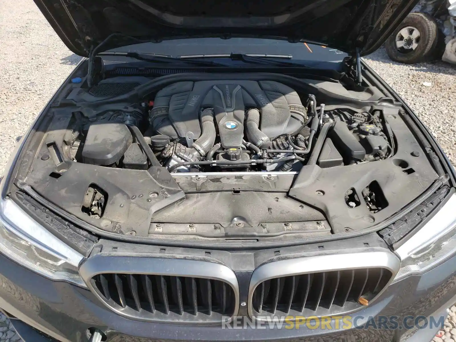 7 Photograph of a damaged car WBAJB9C51KB289369 BMW M5 2019