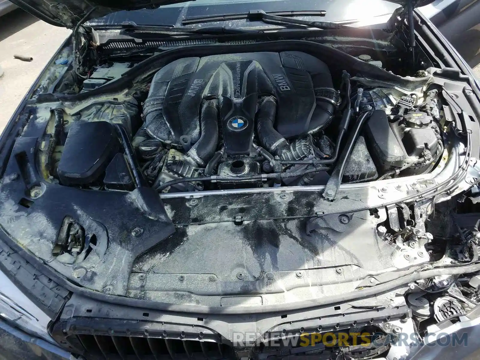 7 Photograph of a damaged car WBAJB9C57KB289425 BMW M5 2019