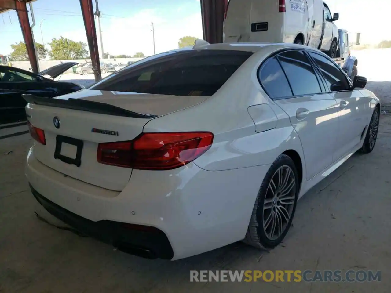 4 Photograph of a damaged car WBAJB9C59KB464774 BMW M5 2019