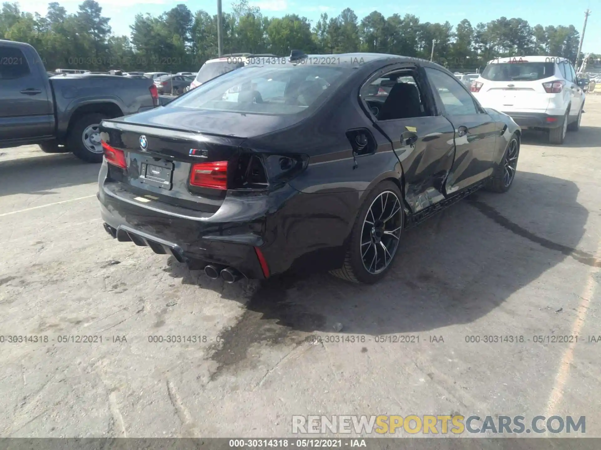 4 Photograph of a damaged car WBSJF0C52KB285634 BMW M5 2019