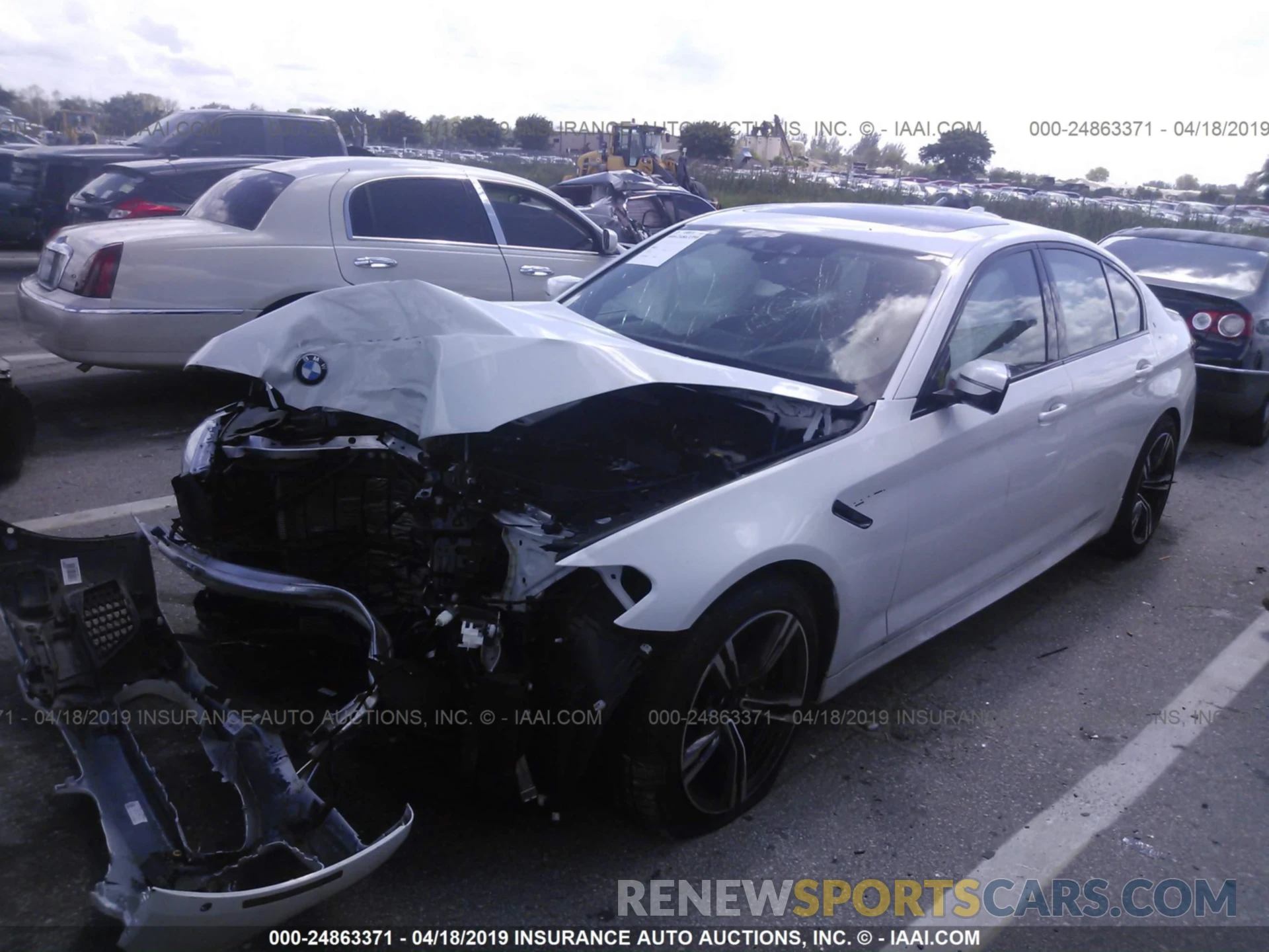 2 Photograph of a damaged car WBSJF0C5XKB284196 BMW M5 2019