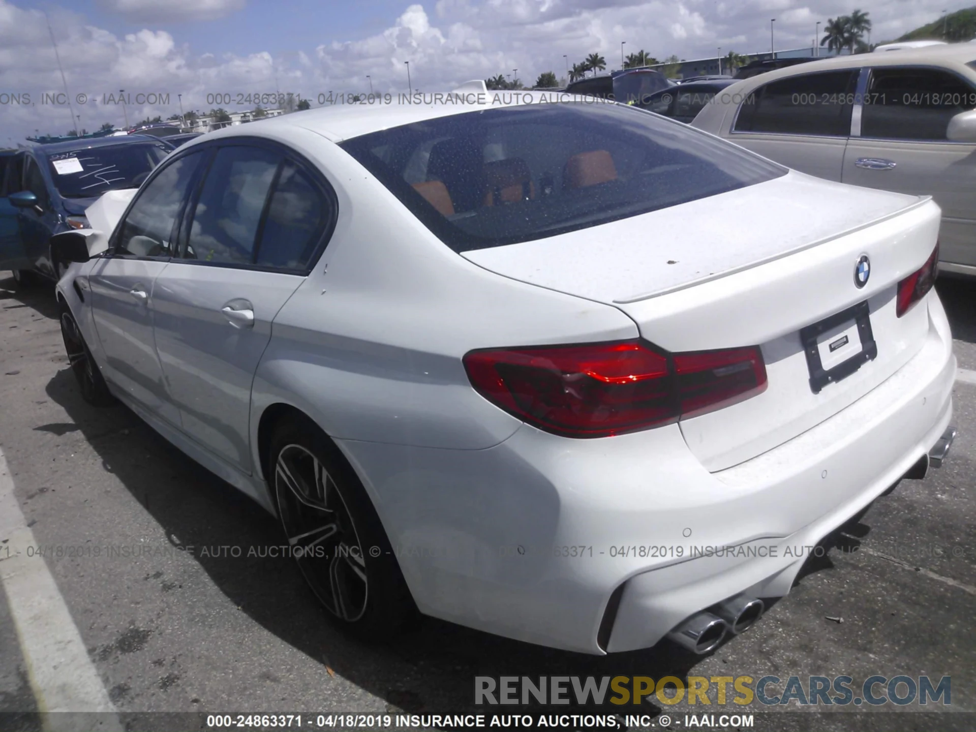 3 Photograph of a damaged car WBSJF0C5XKB284196 BMW M5 2019