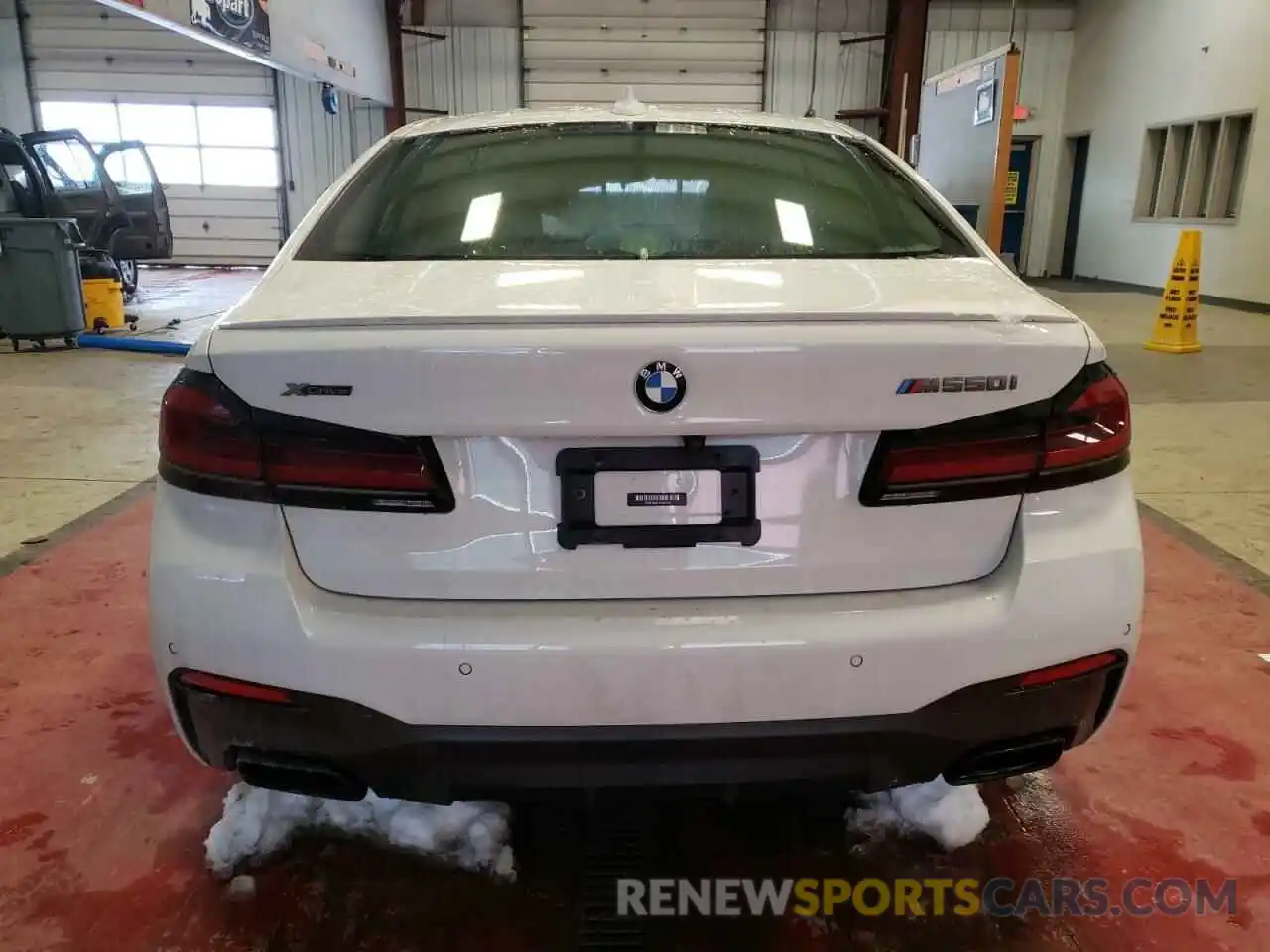 6 Photograph of a damaged car WBA13BK01MCG67345 BMW M5 2021