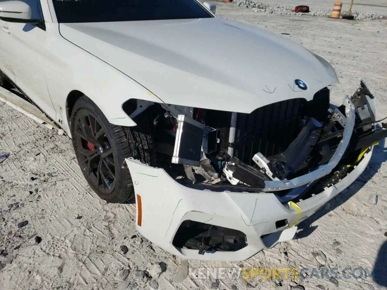 9 Photograph of a damaged car WBA13BK06MCG00384 BMW M5 2021