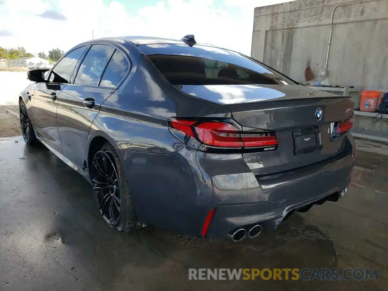 3 Photograph of a damaged car WBS83CH01MCF25262 BMW M5 2021