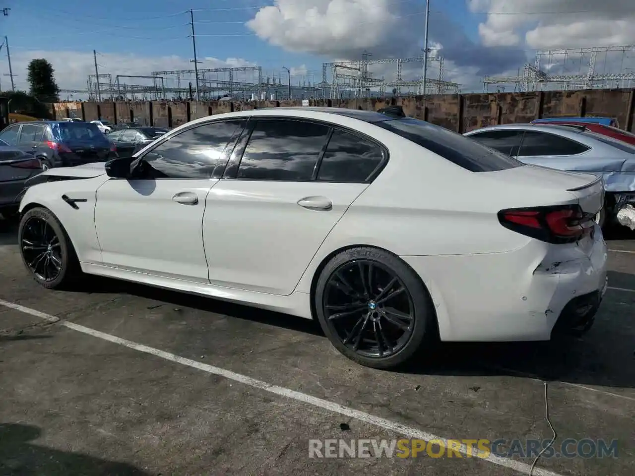 2 Photograph of a damaged car WBS83CH06MCG00652 BMW M5 2021