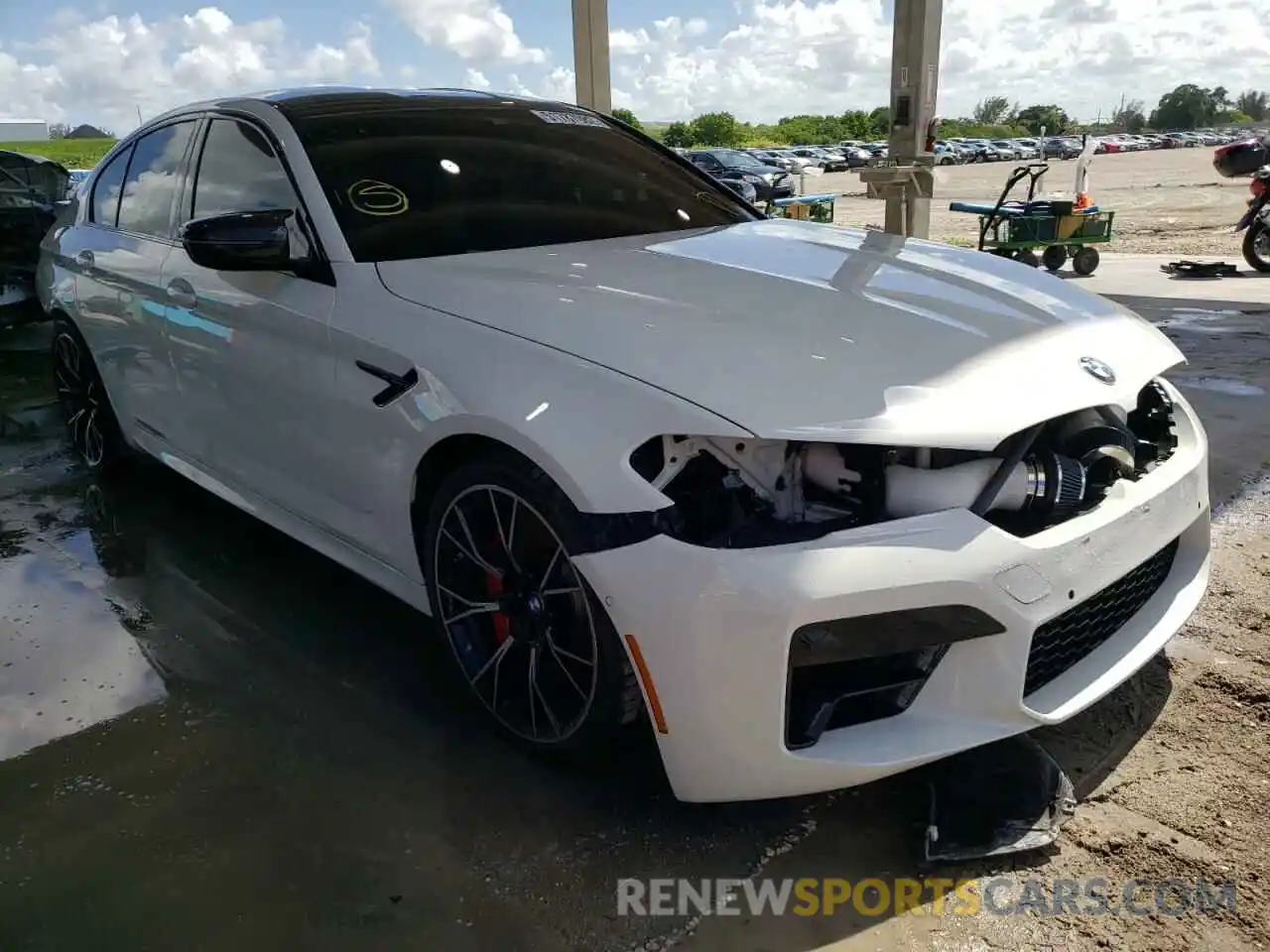 1 Photograph of a damaged car WBS83CH07MCF30207 BMW M5 2021