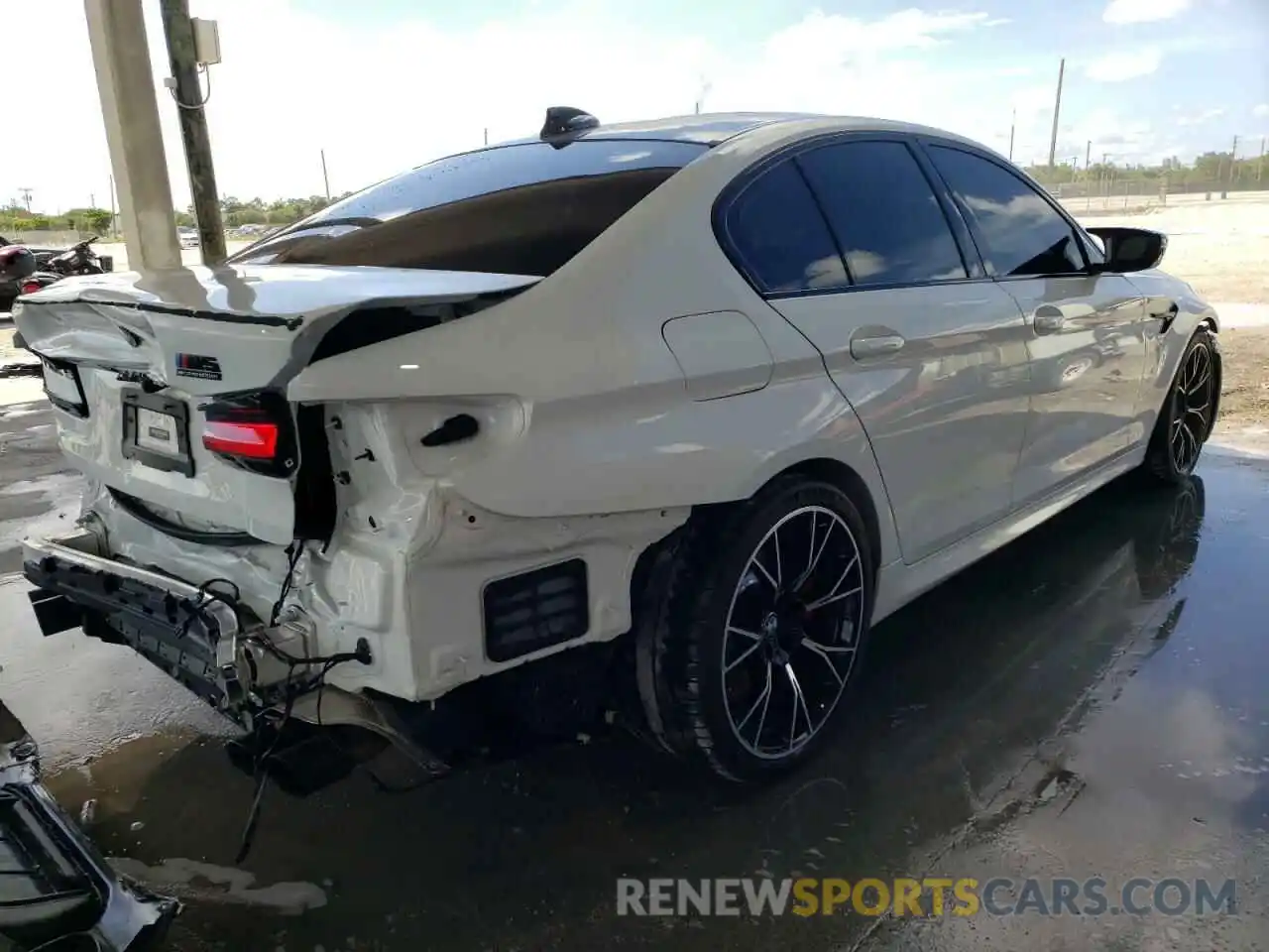 4 Photograph of a damaged car WBS83CH07MCF30207 BMW M5 2021