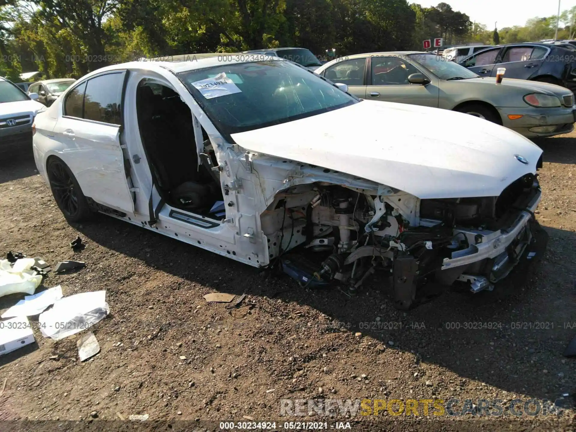 1 Photograph of a damaged car WBS83CH08MCF27669 BMW M5 2021