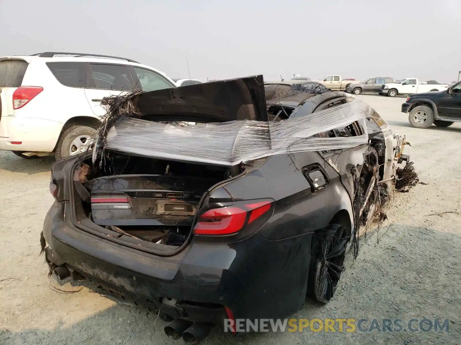 4 Photograph of a damaged car WBS83CH0XMCF17256 BMW M5 2021