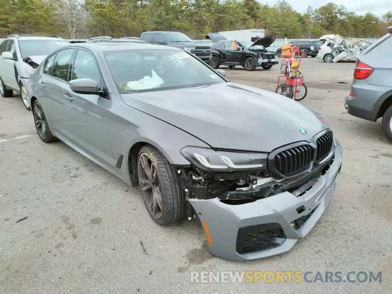 1 Photograph of a damaged car WBA13BK00NCJ25118 BMW M5 2022