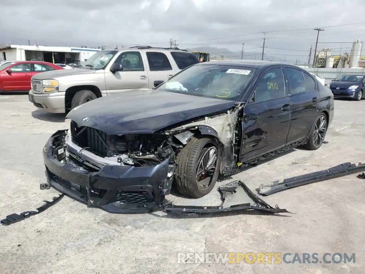 2 Photograph of a damaged car WBA13BK06NCJ38326 BMW M5 2022