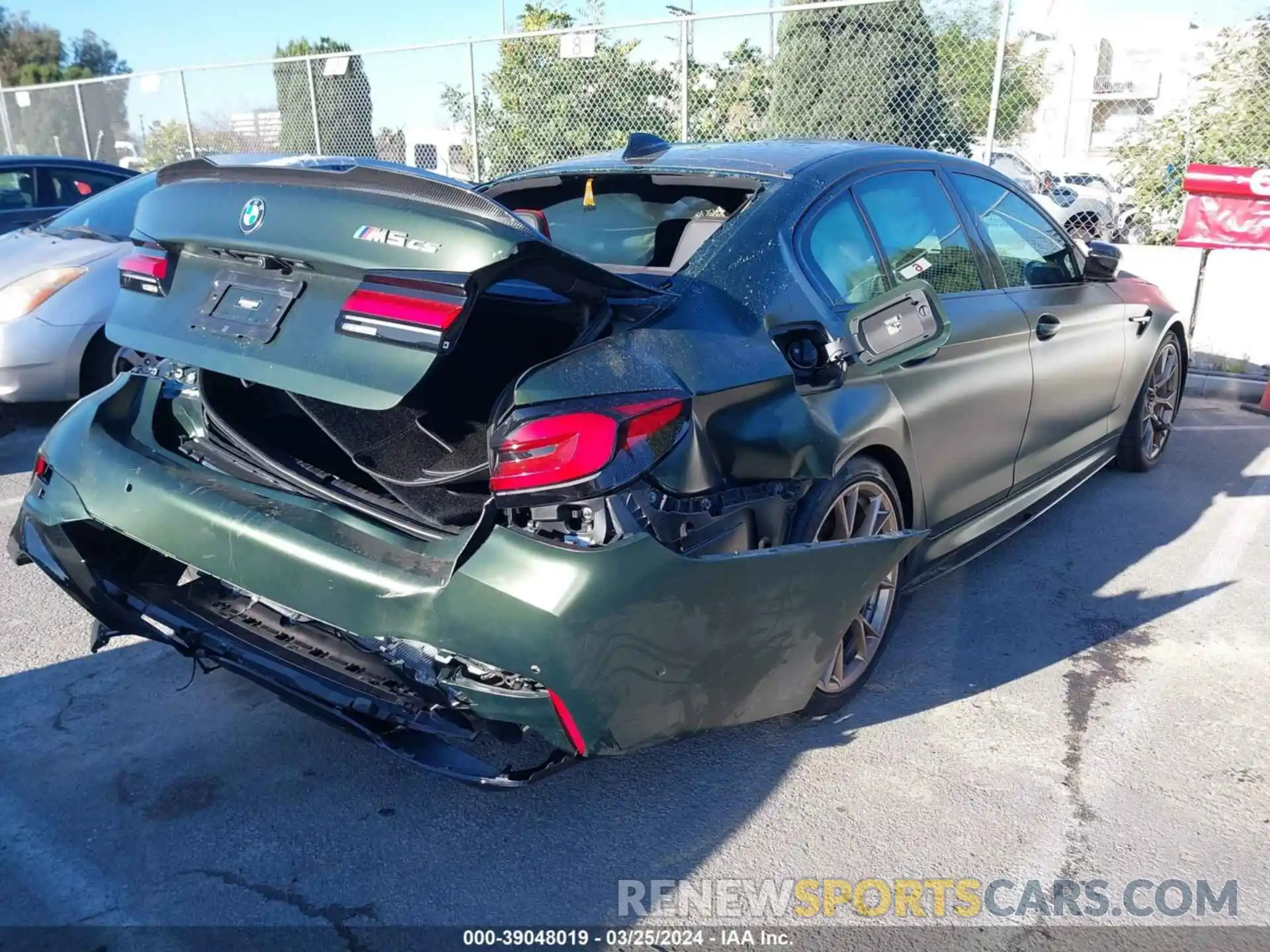 4 Photograph of a damaged car WBS73CH02NCJ35152 BMW M5 2022