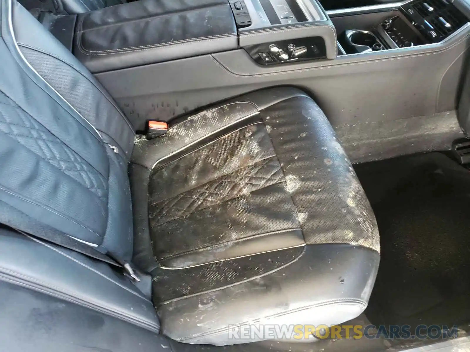 9 Photograph of a damaged car WBA7H6C52KG615058 BMW M7 2019