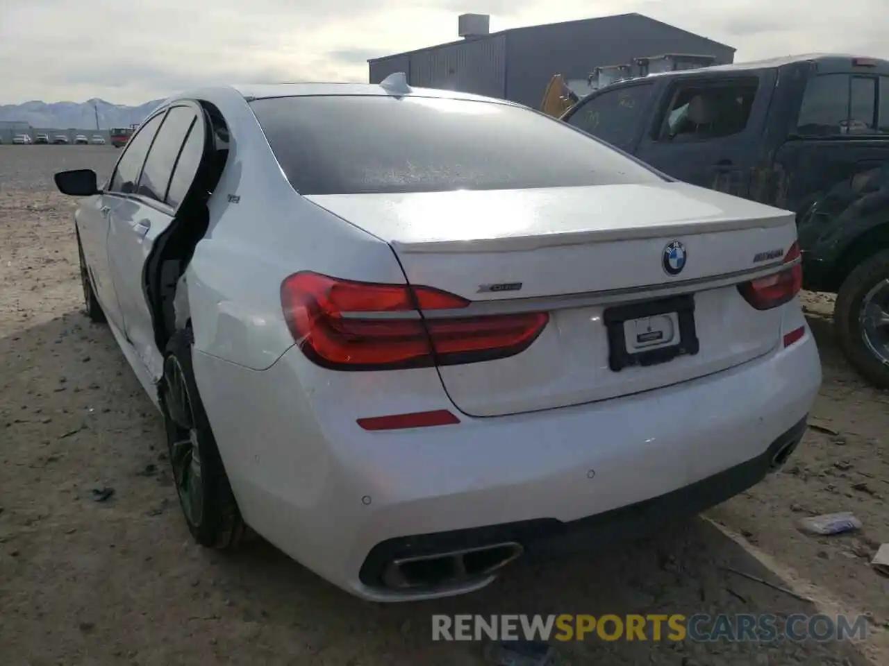 3 Photograph of a damaged car WBA7H6C58KG615050 BMW M7 2019