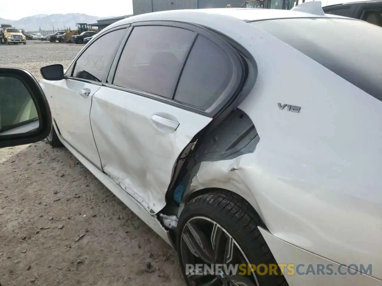 9 Photograph of a damaged car WBA7H6C58KG615050 BMW M7 2019