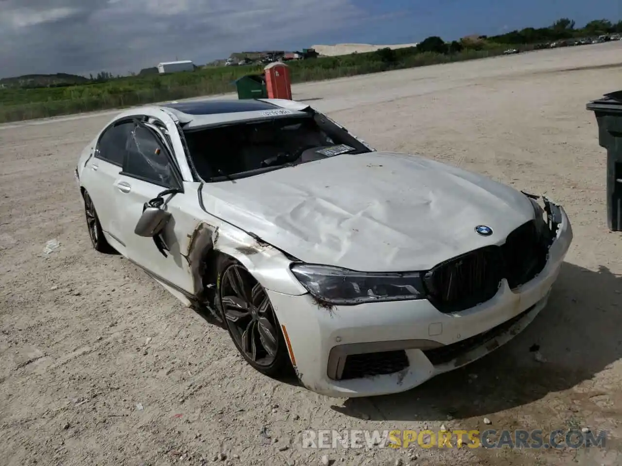 1 Photograph of a damaged car WBA7H6C5XKG615101 BMW M7 2019