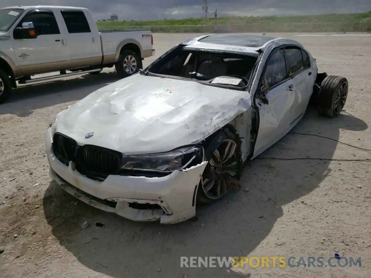 2 Photograph of a damaged car WBA7H6C5XKG615101 BMW M7 2019