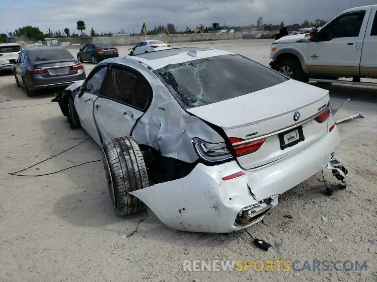 3 Photograph of a damaged car WBA7H6C5XKG615101 BMW M7 2019